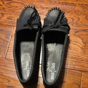 Minnetonka Women's Kilty Black Moccasins with Fringe. New In Box